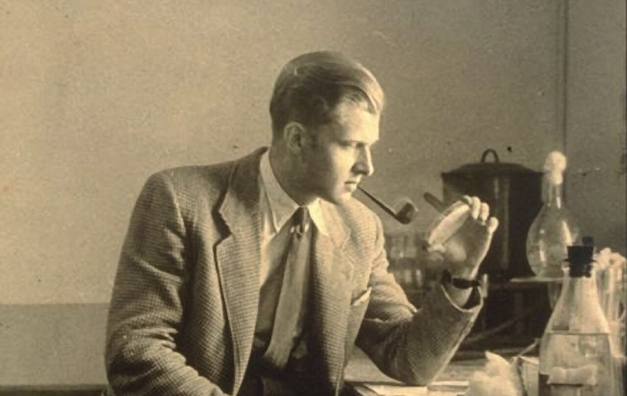 Ivan Villax Hovione Founder in the Laboratory in the 50s | Hovione