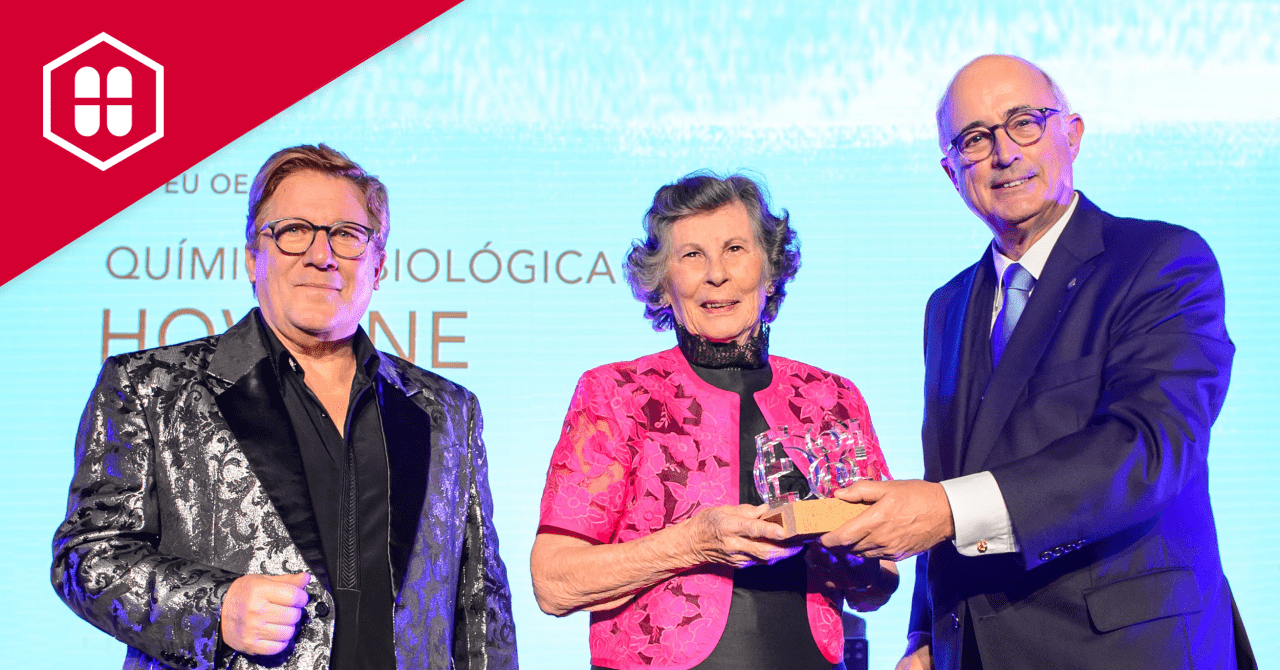 Diane Villax receives Order of Engineers trophy | Hovione